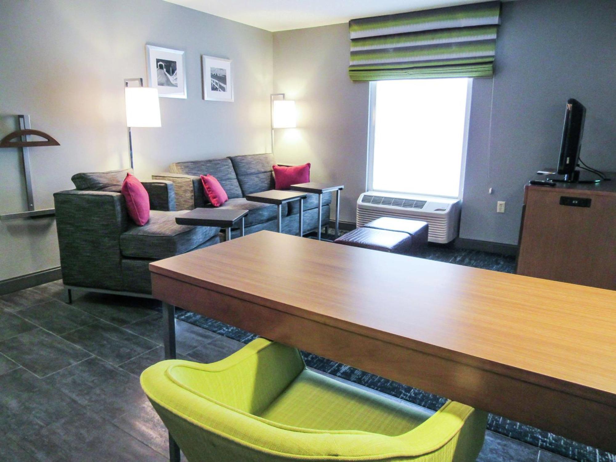 Hampton Inn & Suites Newtown Yardley Exteriér fotografie